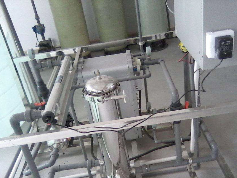 EDI系統(tǒng)是在壓力作用下，水透過反滲透膜成為純水